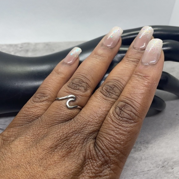 Dainty Silver Wave Ring - Picture 9 of 12